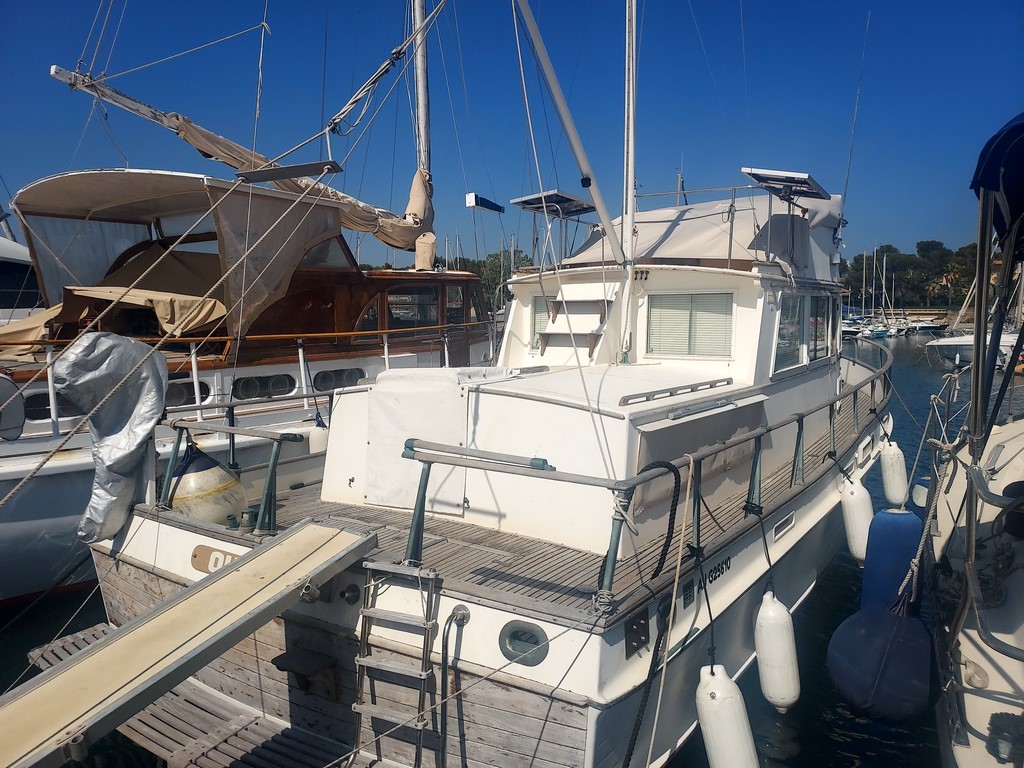 slider 26 American Marine Grand Banks 36